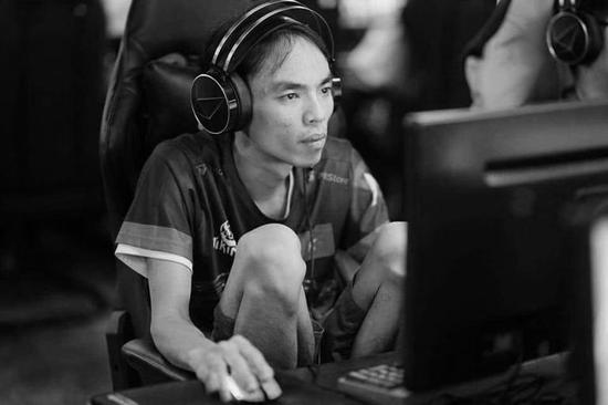 网易新作头号追击上线 结合MOBA英雄射击与吃鸡玩法